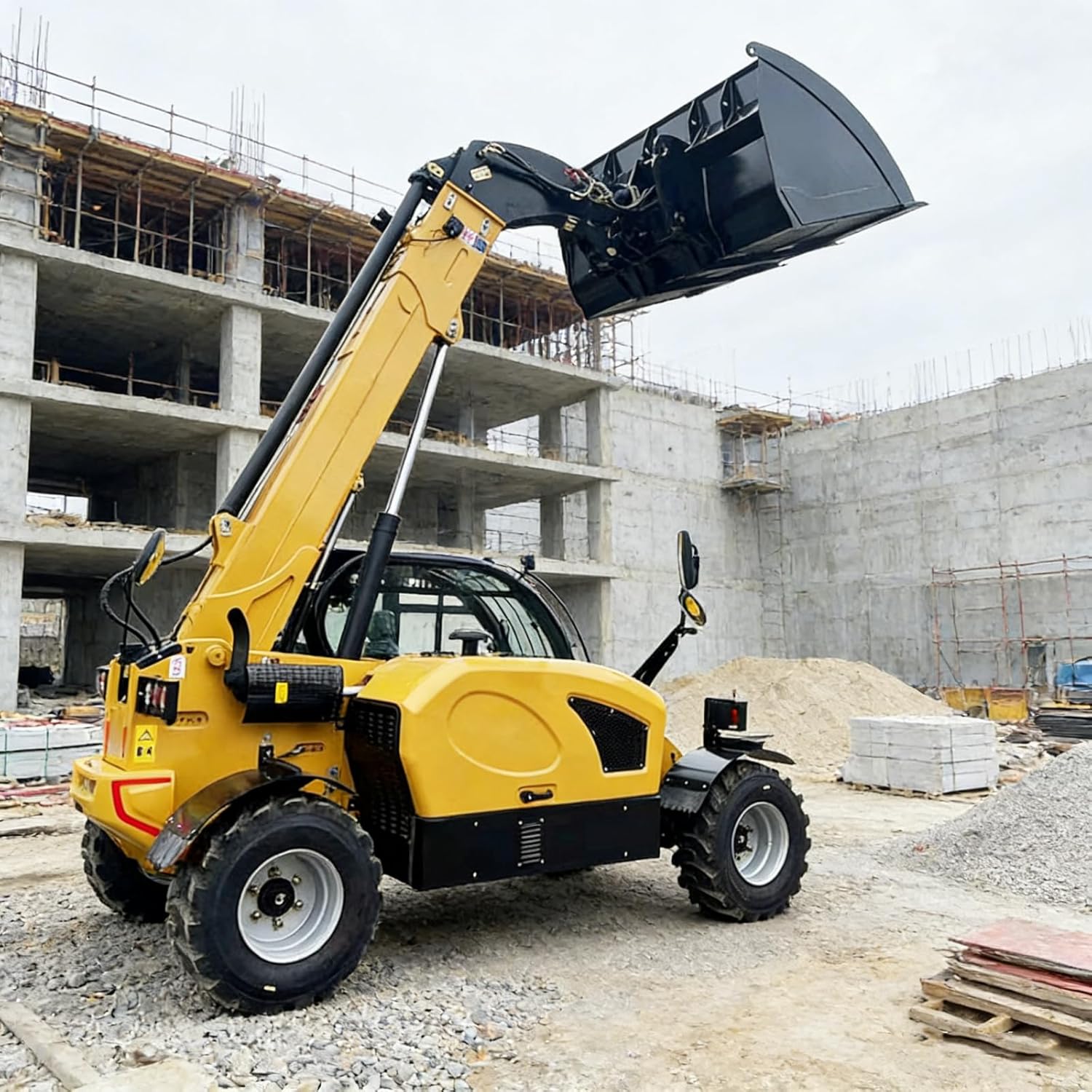 buy telehandler telescopic lift truck,telehandler telescopic lift truck pros cons,best telehandler for construction,should I buy a telehandler,telehandler vs forklift,telehandler lift truck worth buying - detailed features and technical specifications
