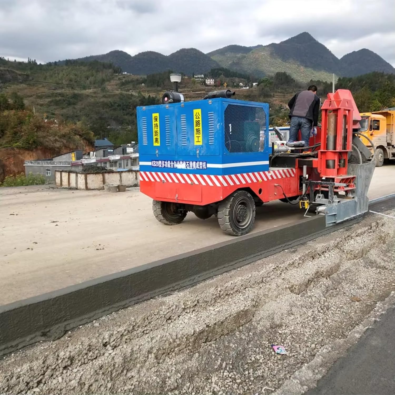Concrete Slipform Curb Machine Review: Honest Pros & Cons 2 concrete slipform curb machine,should I buy concrete slipform curb machine,concrete slipform curb machine vs alternatives,concrete slipform curb machine pros cons,concrete slipform curb machine worth buying,best curb slipform paver unboxing and complete package contents